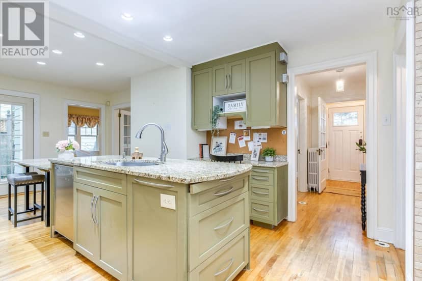 2561 Newton Avenue — photo 11 of 40