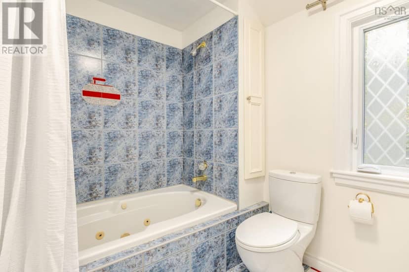 2561 Newton Avenue — photo 34 of 40