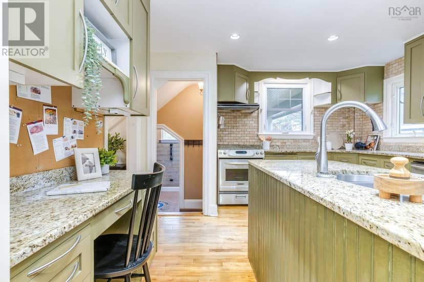 2561 Newton Avenue — photo 12 of 40