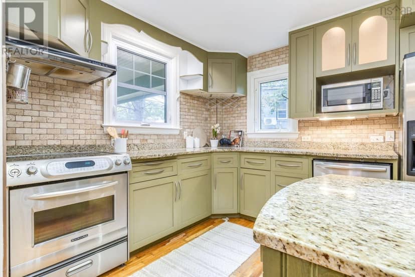 2561 Newton Avenue — photo 9 of 40