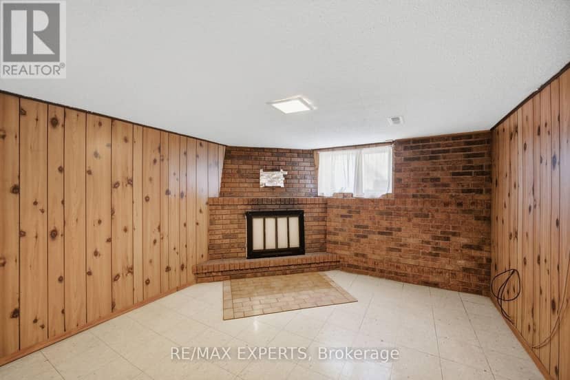 90 Heathrow Drive — photo 25 of 33