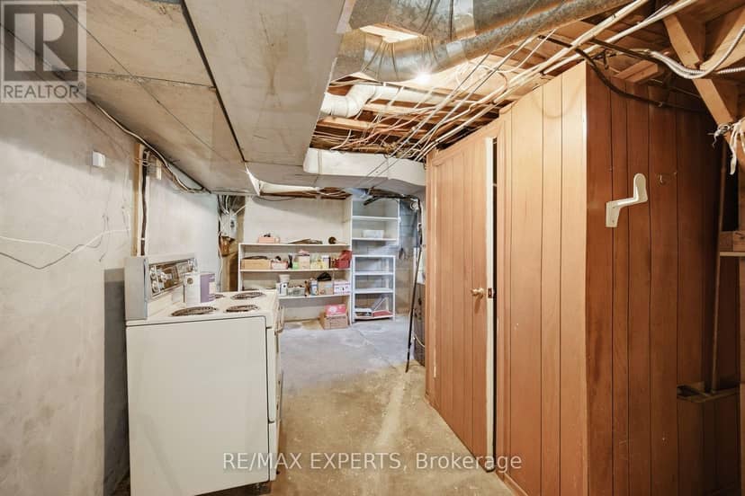 90 Heathrow Drive — photo 27 of 33