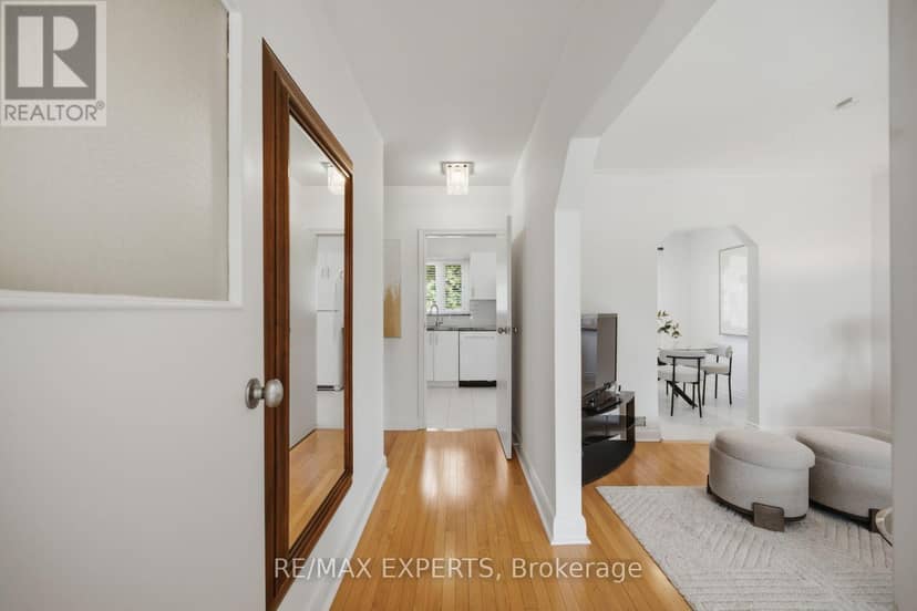 90 Heathrow Drive — photo 4 of 33