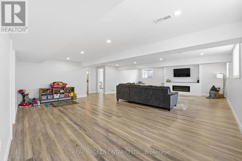 48 Rebecca Drive — photo 19 of 32
