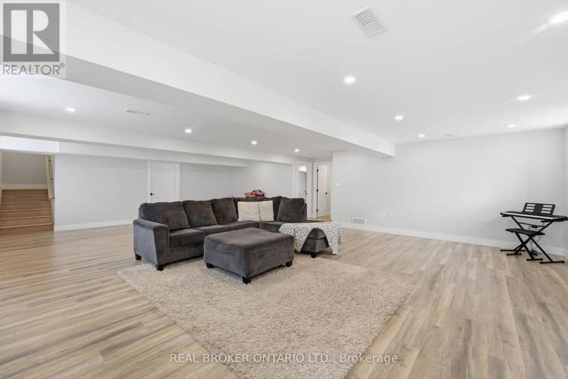 48 Rebecca Drive — photo 20 of 32