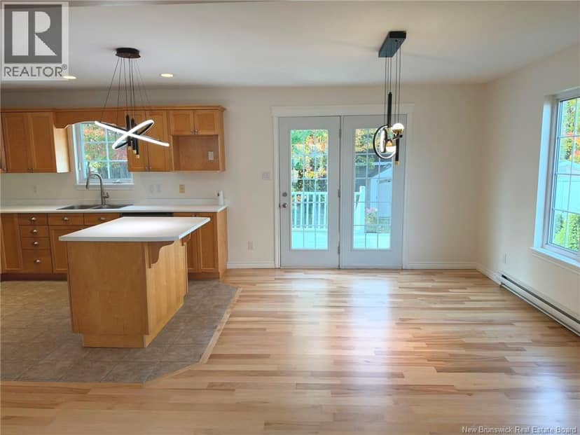 302 Lonsdale Drive — photo 5 of 38