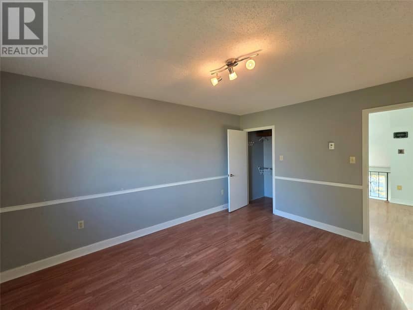 41 MacPherson Avenue — photo 17 of 37