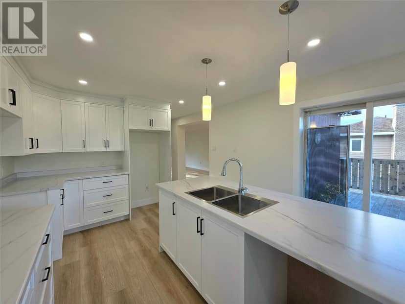 41 MacPherson Avenue — photo 9 of 37