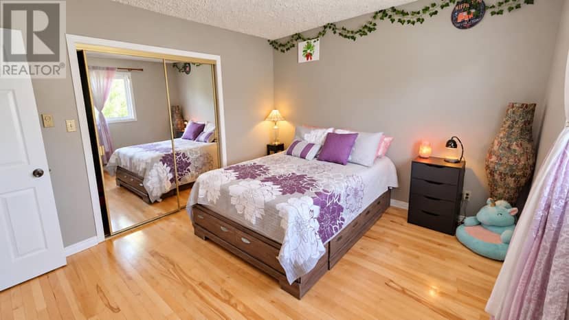 53 Kelliview Crescent — photo 11 of 38