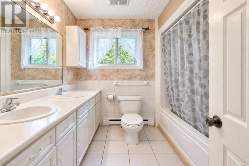 53 Kelliview Crescent — photo 17 of 38