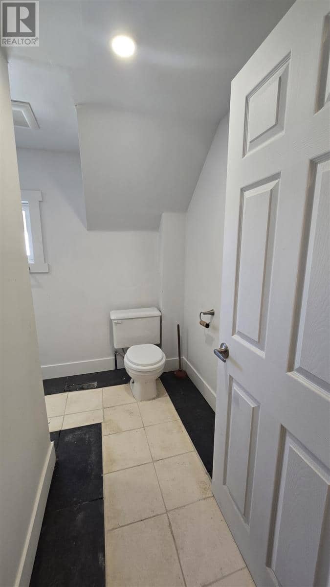 404 John ST — photo 14 of 21