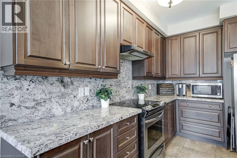 23 MCKNIGHT Avenue — photo 10 of 40
