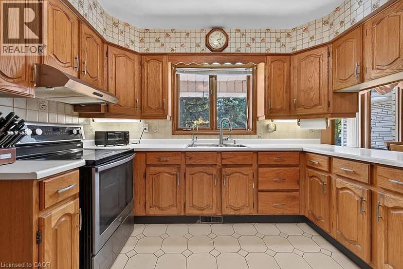 2 KARENDALE Crescent — photo 13 of 40