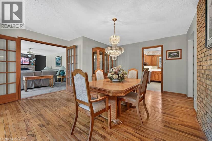 2 KARENDALE Crescent — photo 20 of 40
