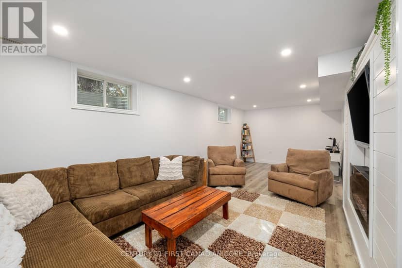 101 Duchess Avenue — photo 26 of 40