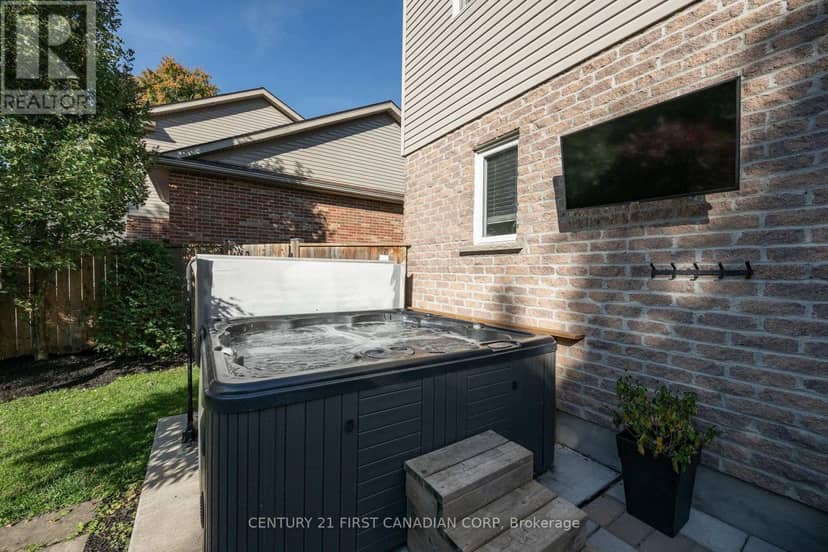 101 Duchess Avenue — photo 39 of 40