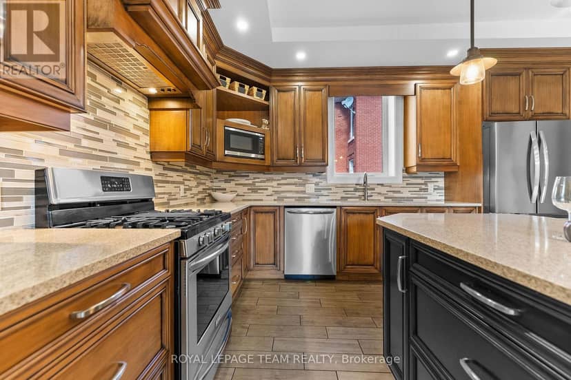 729 Raglan Street S — photo 14 of 33
