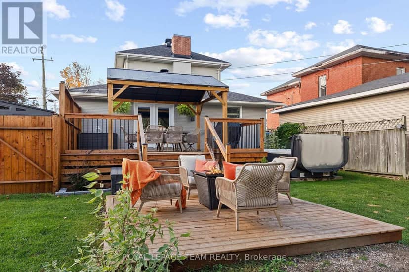 729 Raglan Street S — photo 32 of 33