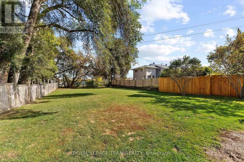 729 Raglan Street S — photo 33 of 33