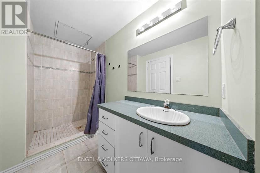 118 King Edward Avenue — photo 21 of 29