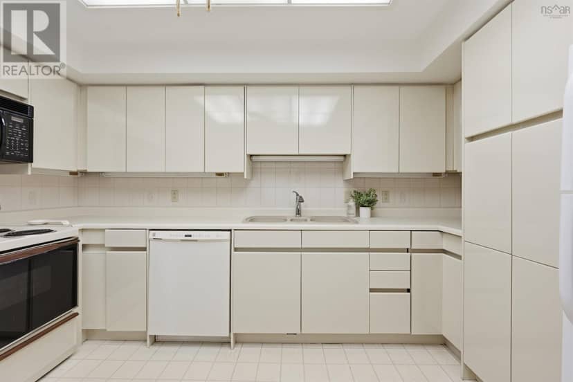 401 1470 Summer Street — photo 19 of 40