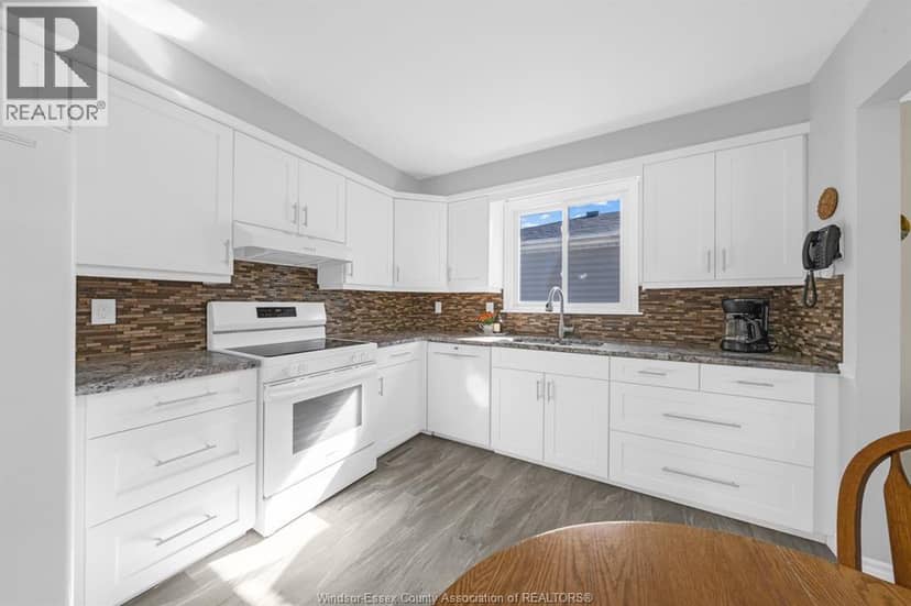 8 Bruce AVENUE — photo 10 of 40