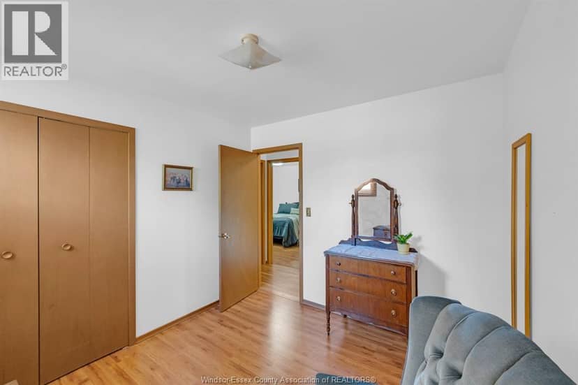 8 Bruce AVENUE — photo 13 of 40