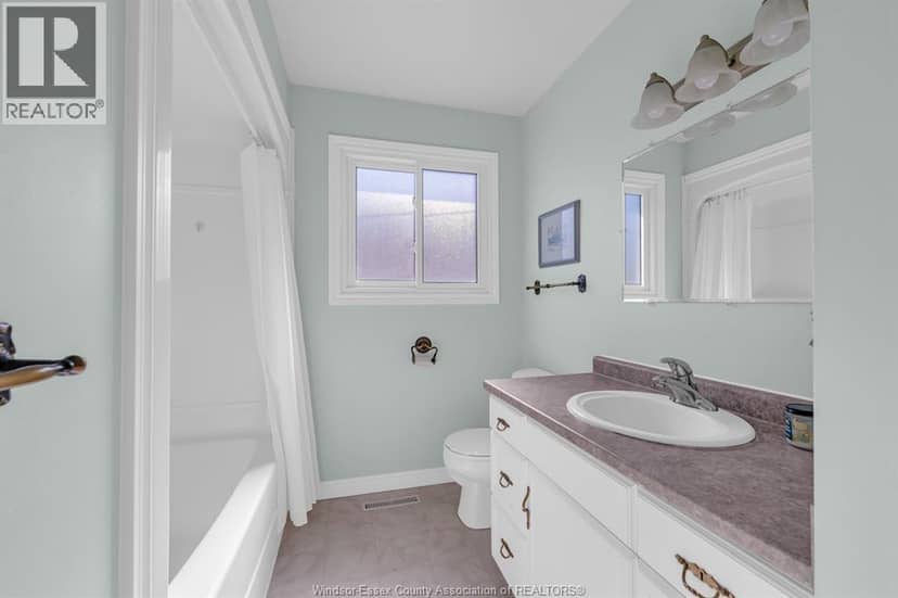 8 Bruce AVENUE — photo 15 of 40