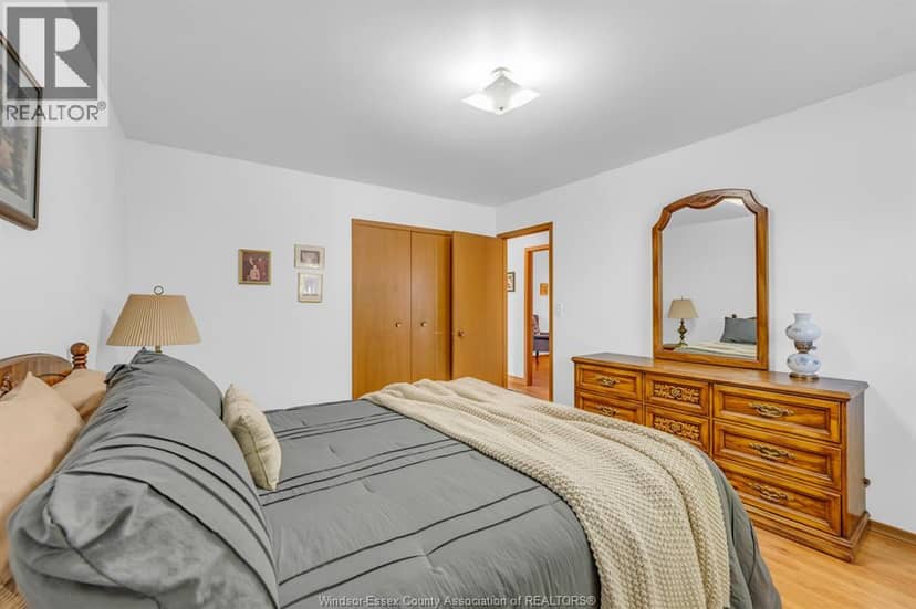 8 Bruce AVENUE — photo 17 of 40