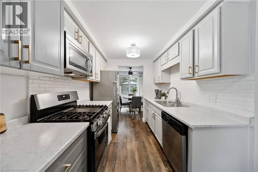 45 FREEMAN Crescent — photo 10 of 40