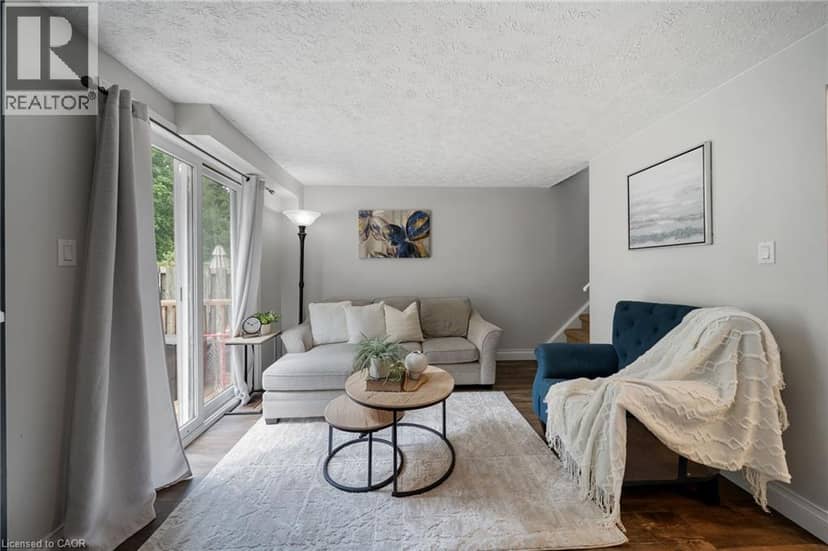45 FREEMAN Crescent — photo 15 of 40