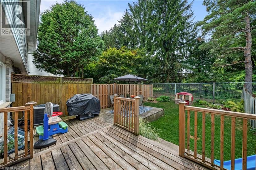 45 FREEMAN Crescent — photo 33 of 40