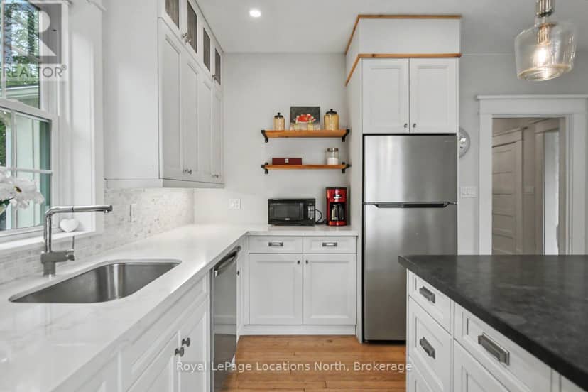 135 Marshall Street E — photo 10 of 27