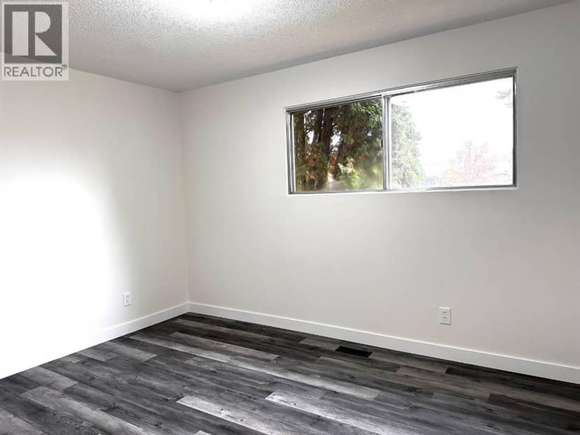 210 Kent Street — photo 29 of 40
