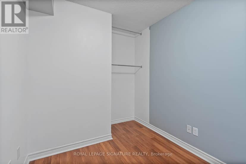 801 - 19 Grand Trunk Crescent — photo 20 of 29