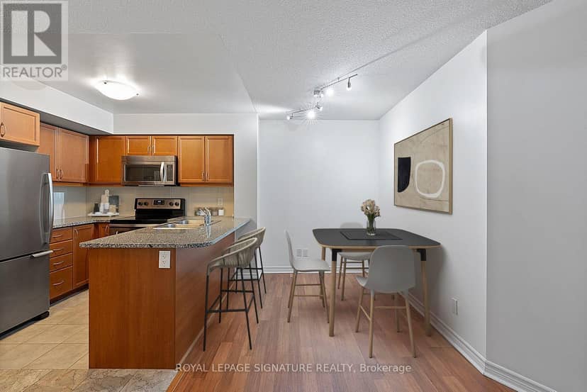 801 - 19 Grand Trunk Crescent — photo 6 of 29