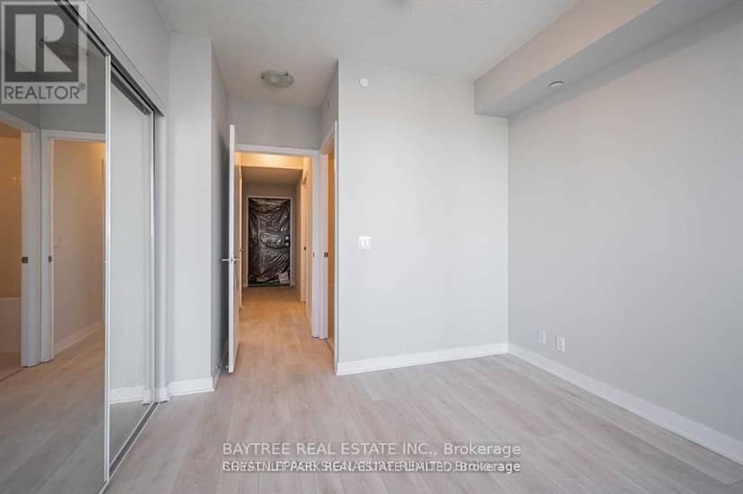 1202 - 2221 Yonge Street — photo 12 of 17
