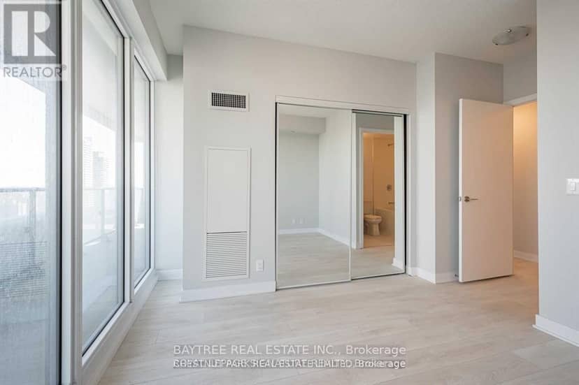 1202 - 2221 Yonge Street — photo 13 of 17