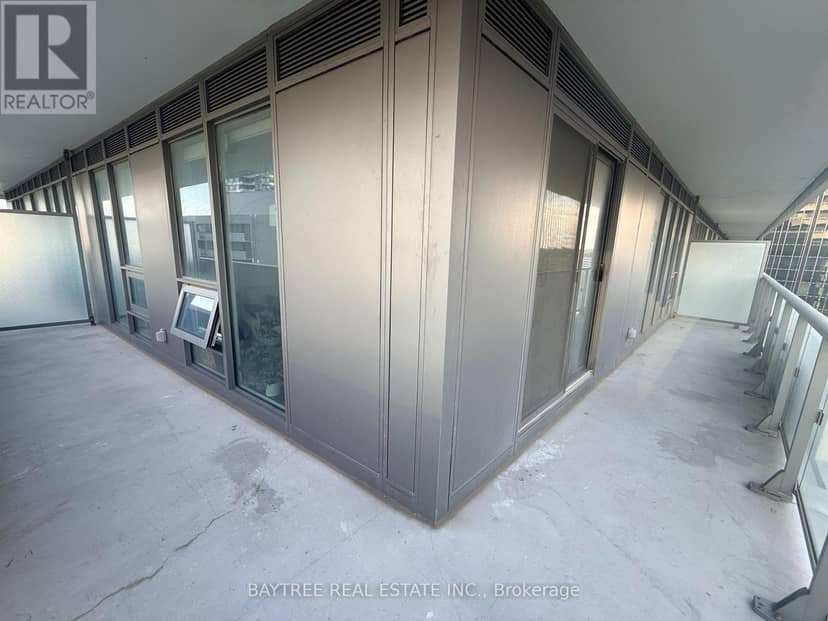 1202 - 2221 Yonge Street — photo 16 of 17