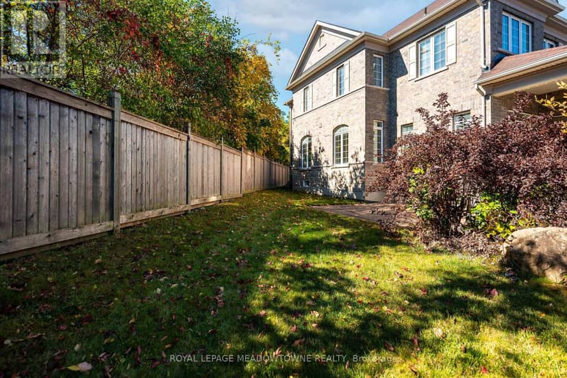 16 Ridgegate Crescent — photo 10 of 40