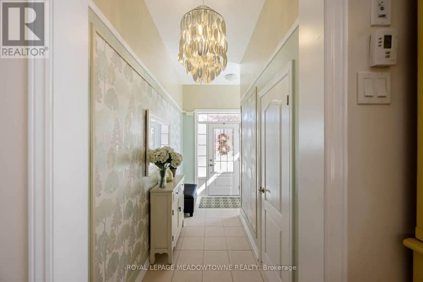 16 Ridgegate Crescent — photo 12 of 40