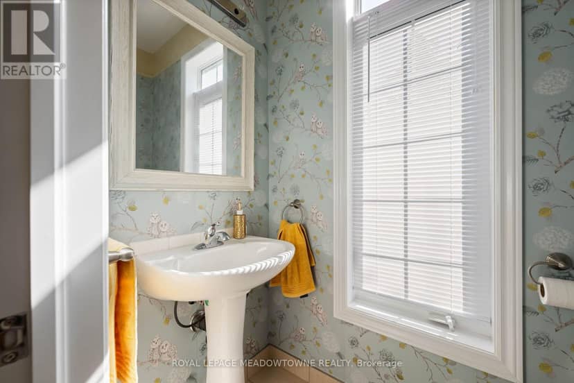 16 Ridgegate Crescent — photo 14 of 40
