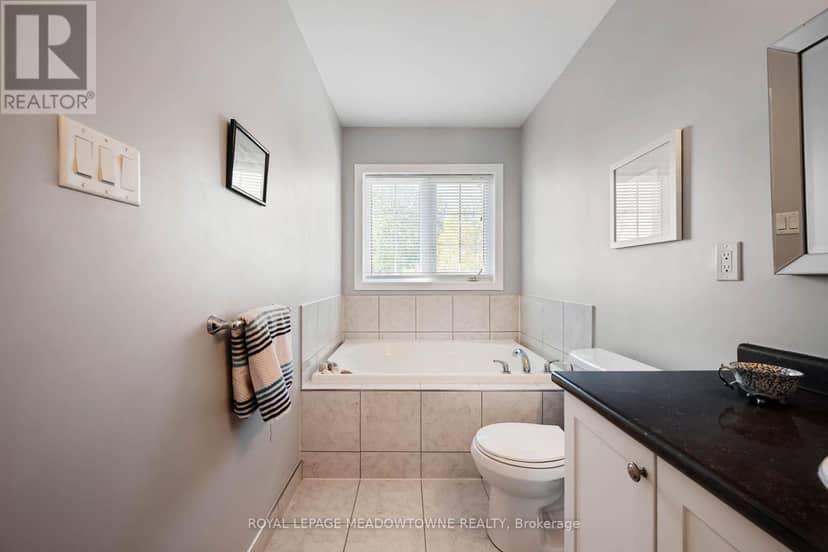 16 Ridgegate Crescent — photo 34 of 40