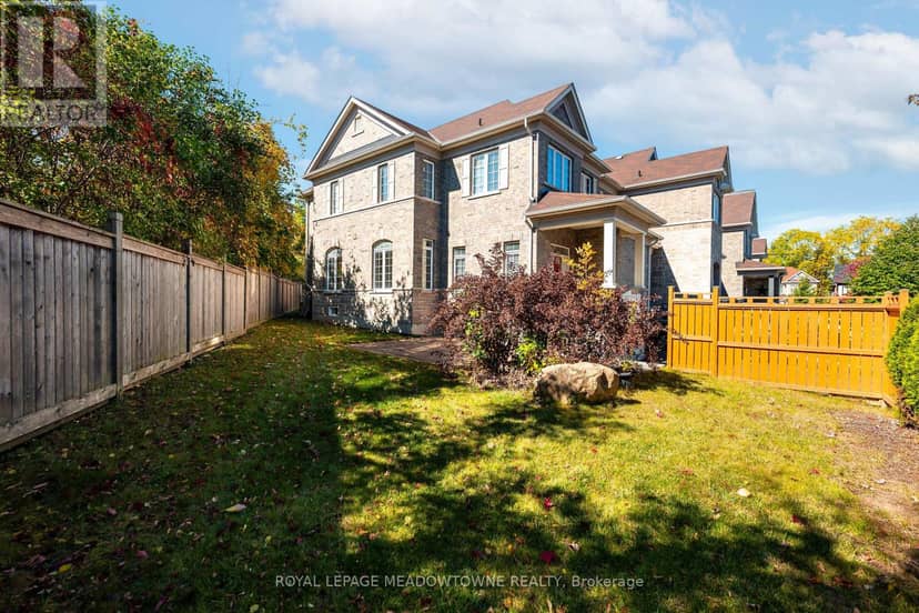 16 Ridgegate Crescent — photo 9 of 40