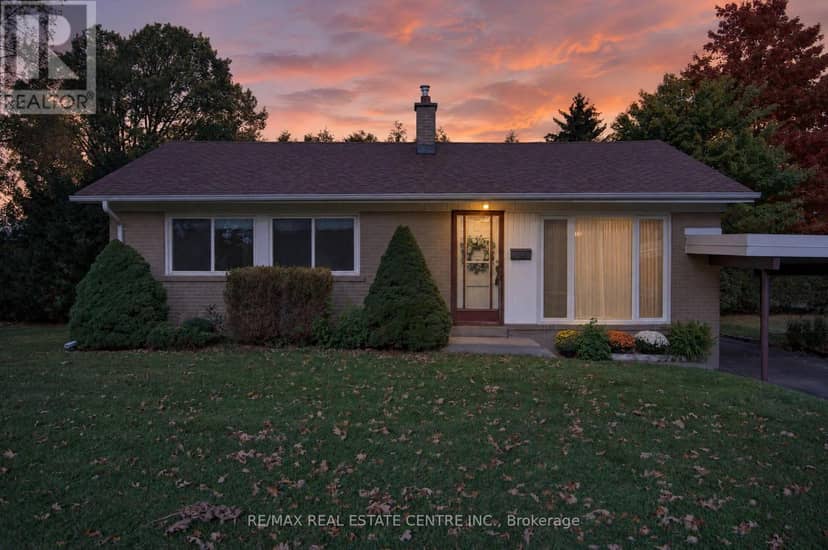226 Elmwood Crescent, Milton, photo 2