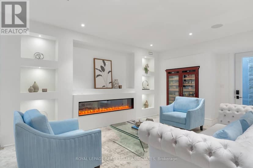 1589 Glenhill Crescent — photo 35 of 40