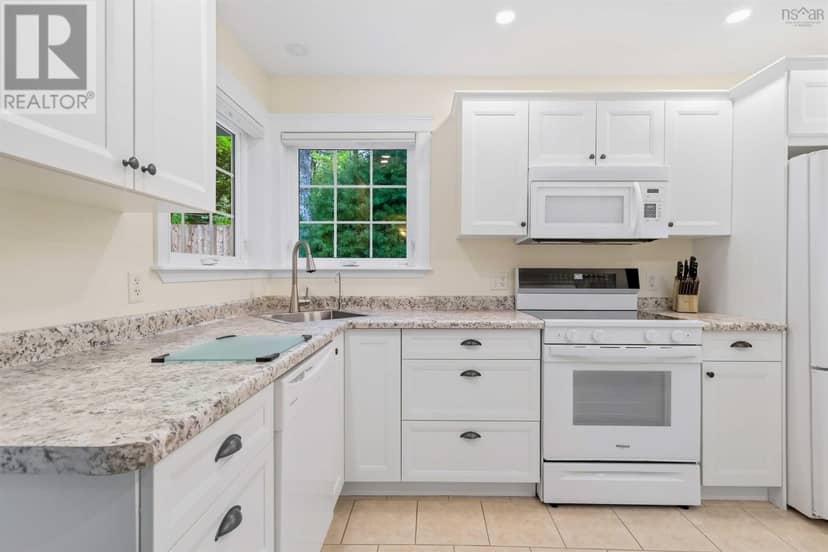 192 Winburn Avenue — photo 11 of 40