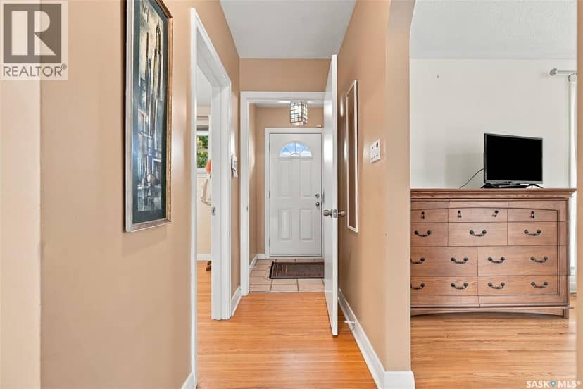 1629 Cairns AVENUE — photo 16 of 37