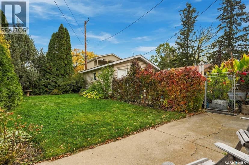 1629 Cairns AVENUE — photo 33 of 37