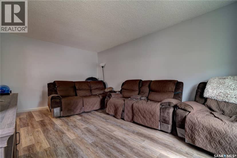 245 Edward Street, Regina, photo 3